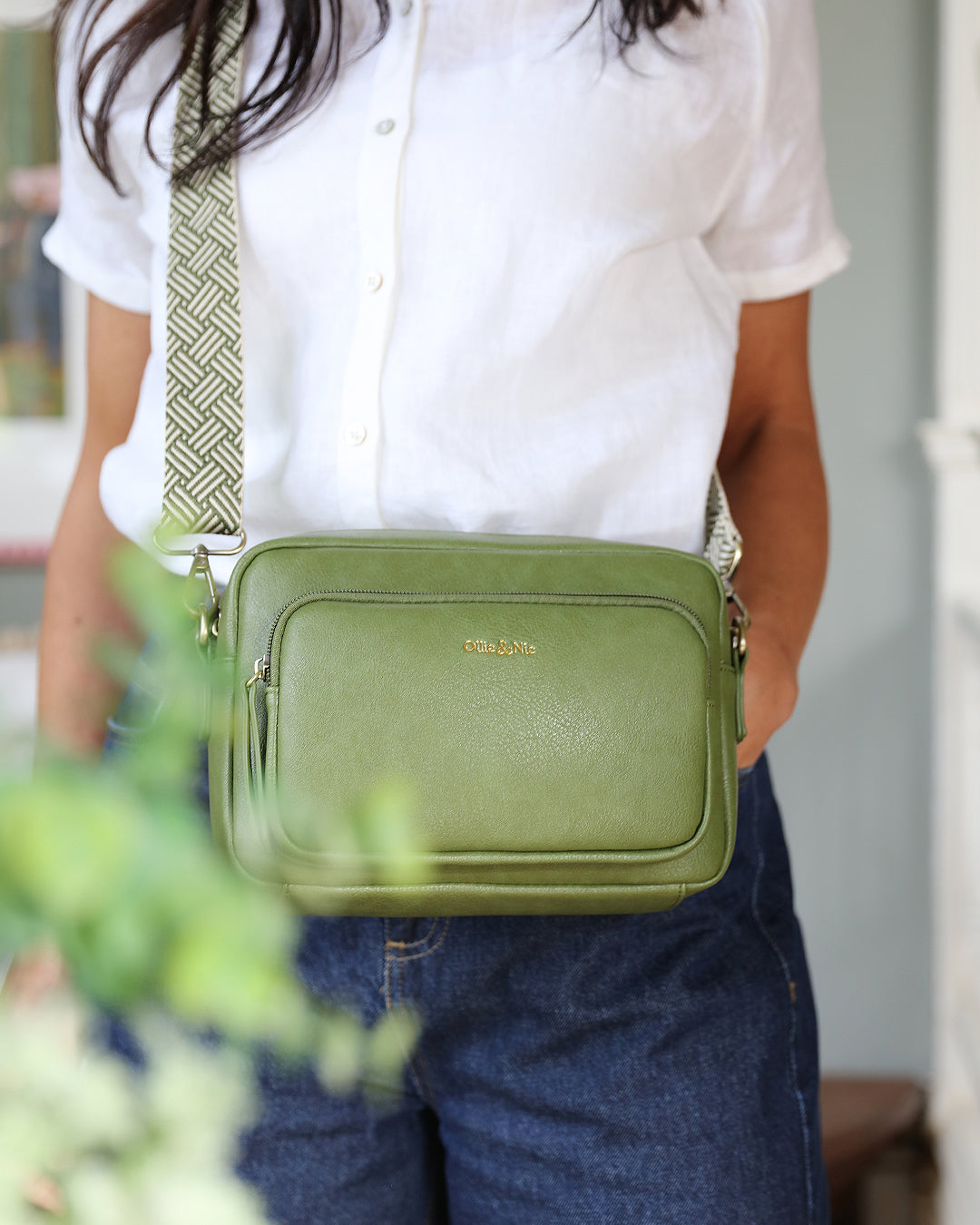 Doyle Women's Crossbody Camera Bag - Apple Green – Ollie & Nic
