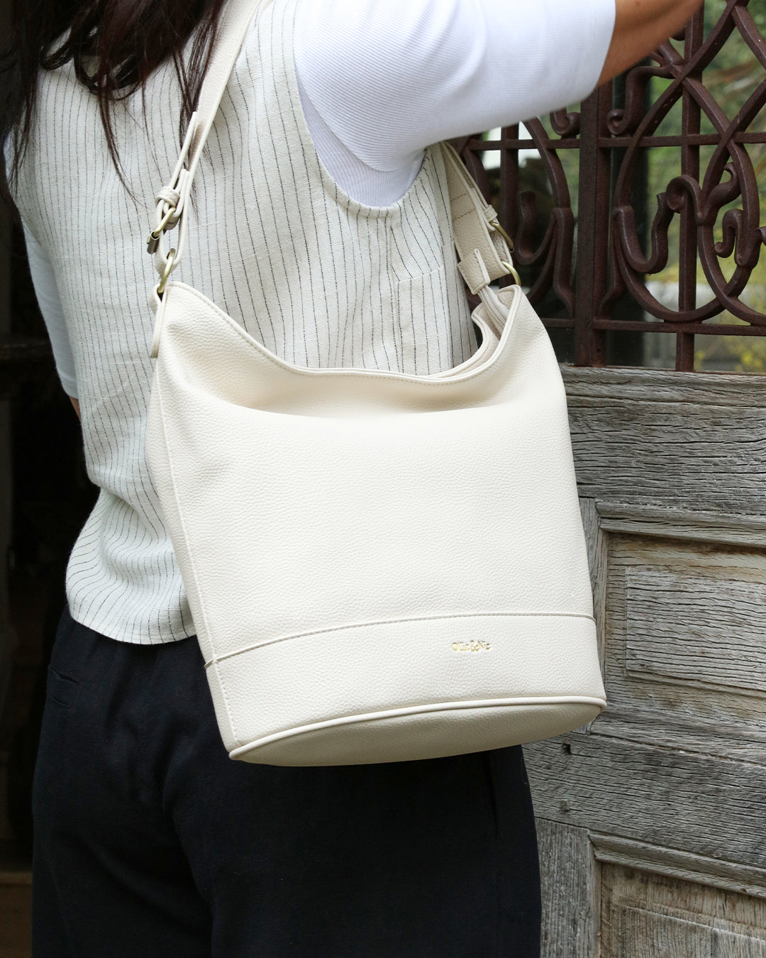 Lola Slouch Bag - Pebble