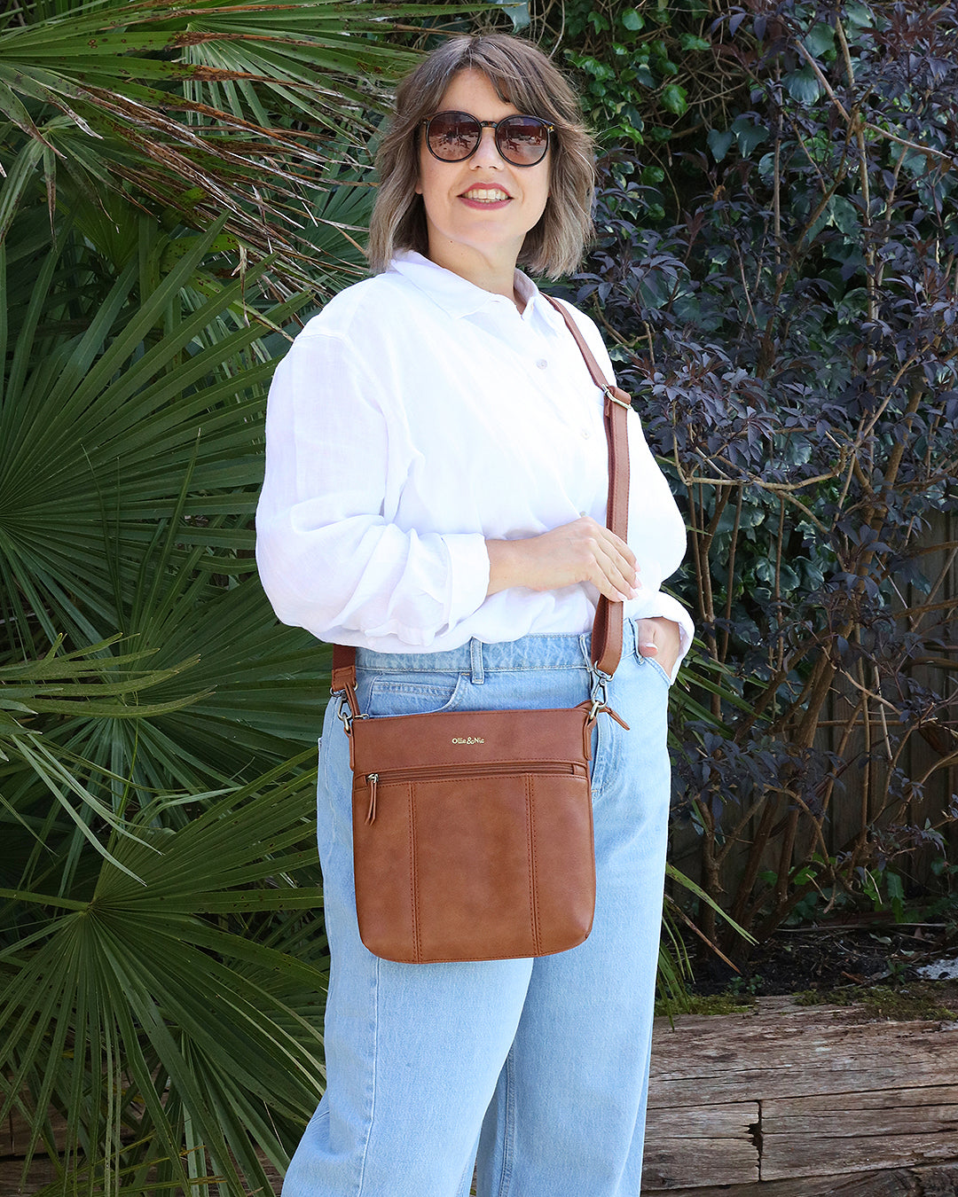 Eddie Crossbody - Tan