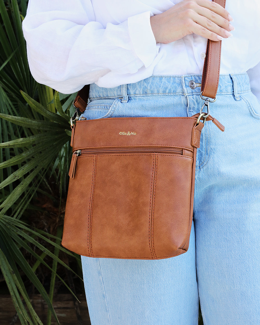 Eddie Crossbody - Tan