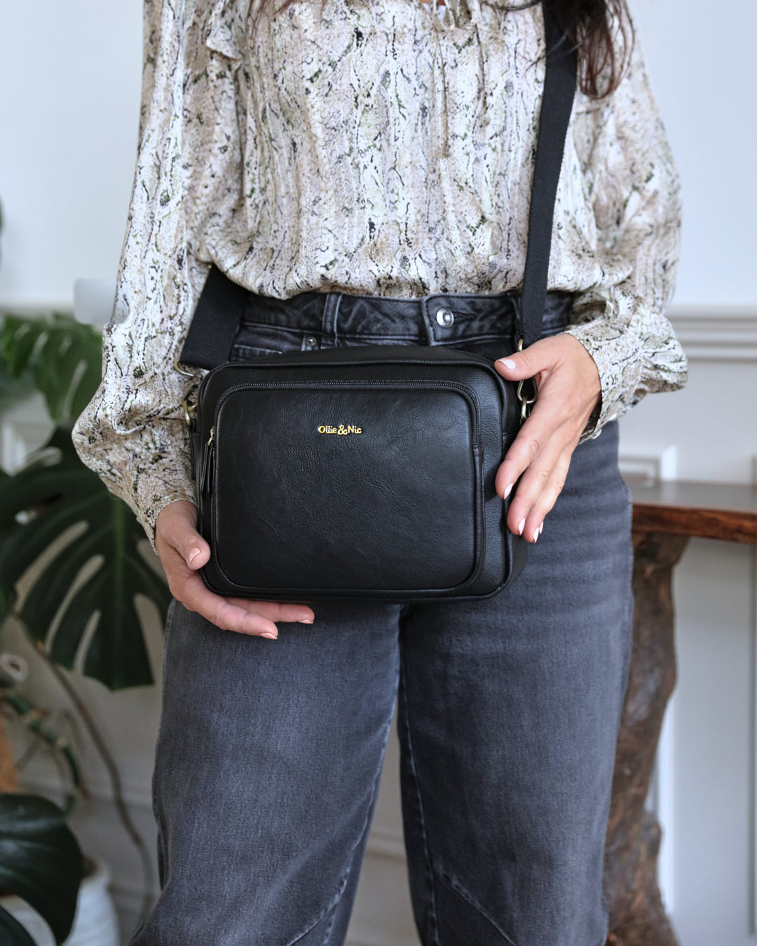 Bertie Maxi Crossbody - Black