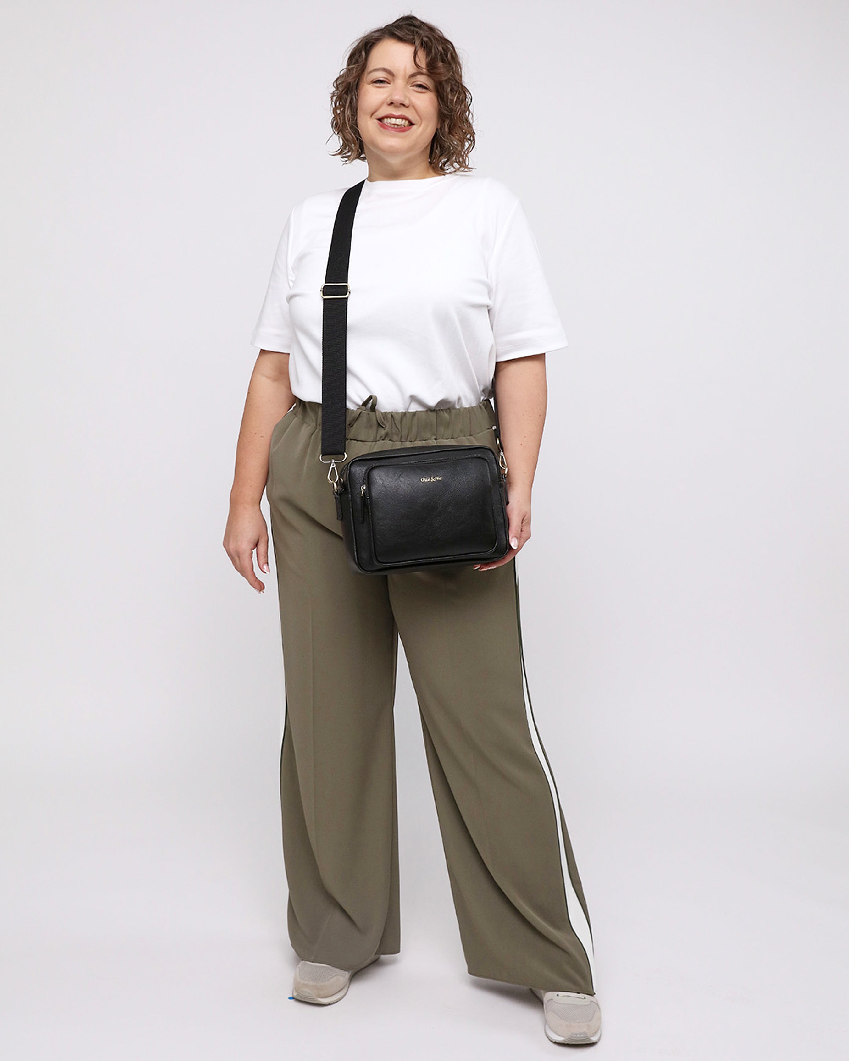 Bertie Women's Maxi Crossbody Camera Bag - Black – Ollie & Nic