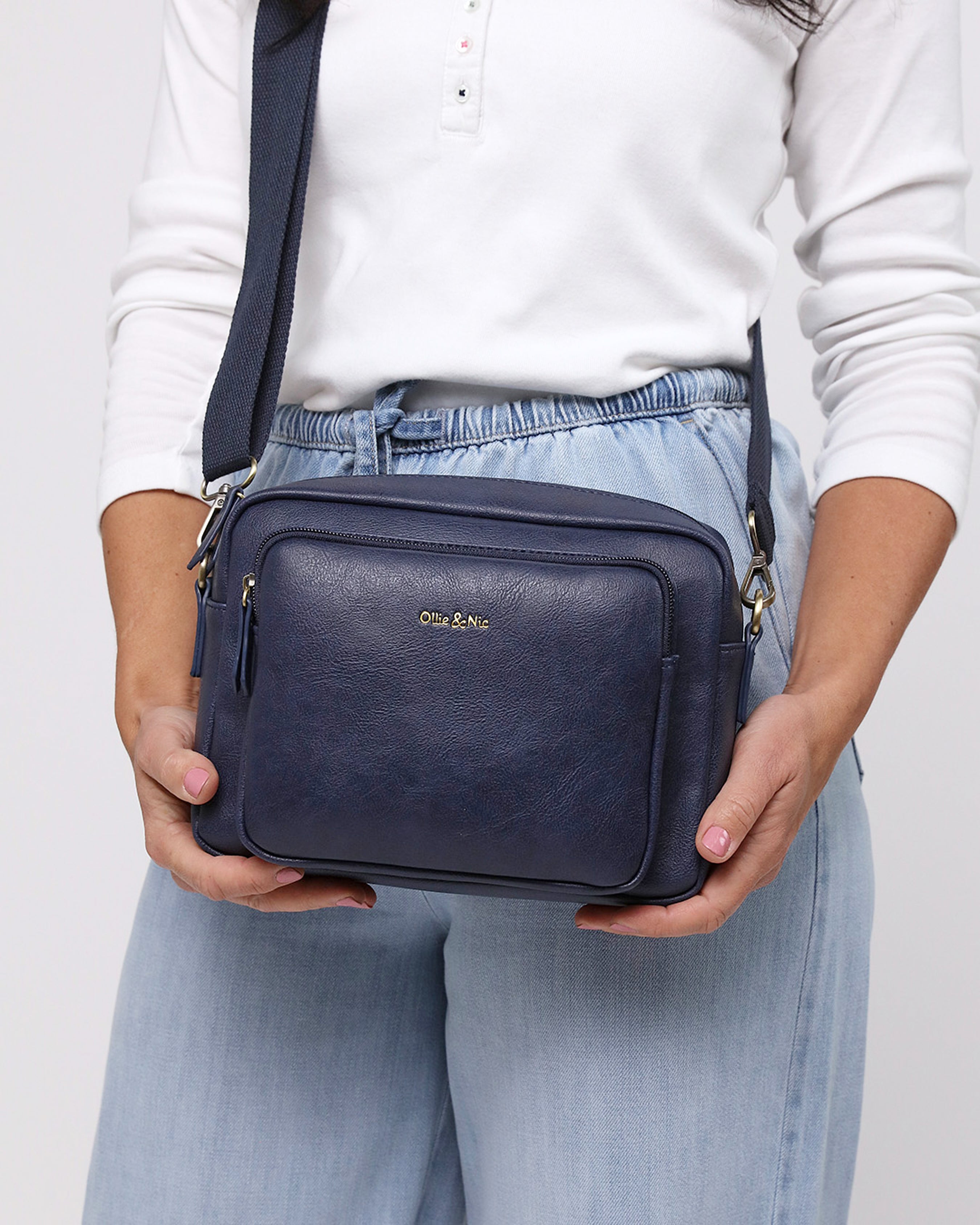 Bertie Women's Maxi Crossbody Camera Bag - Navy – Ollie & Nic