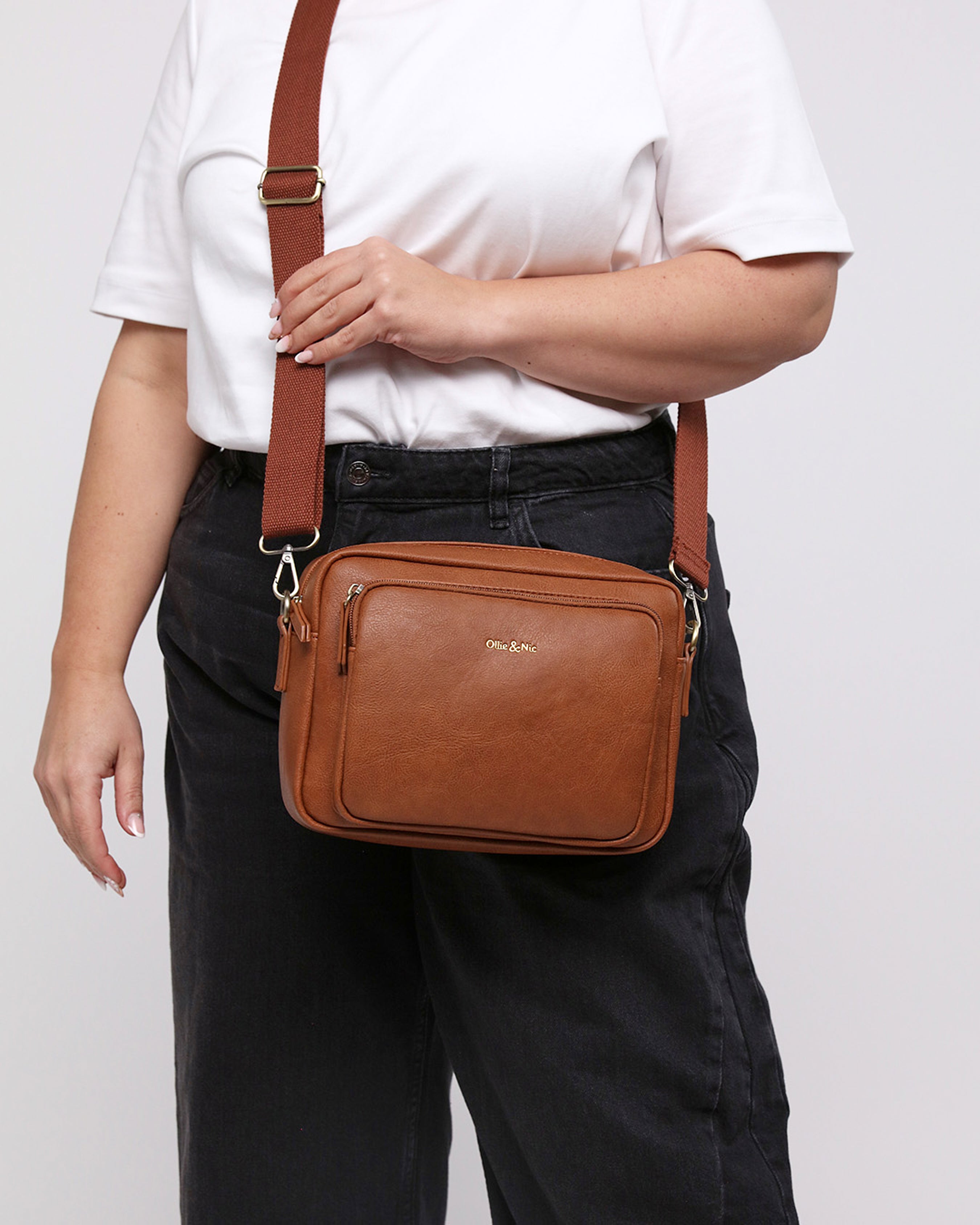 Bertie Women's Maxi Crossbody Camera Bag - Tan – Ollie & Nic
