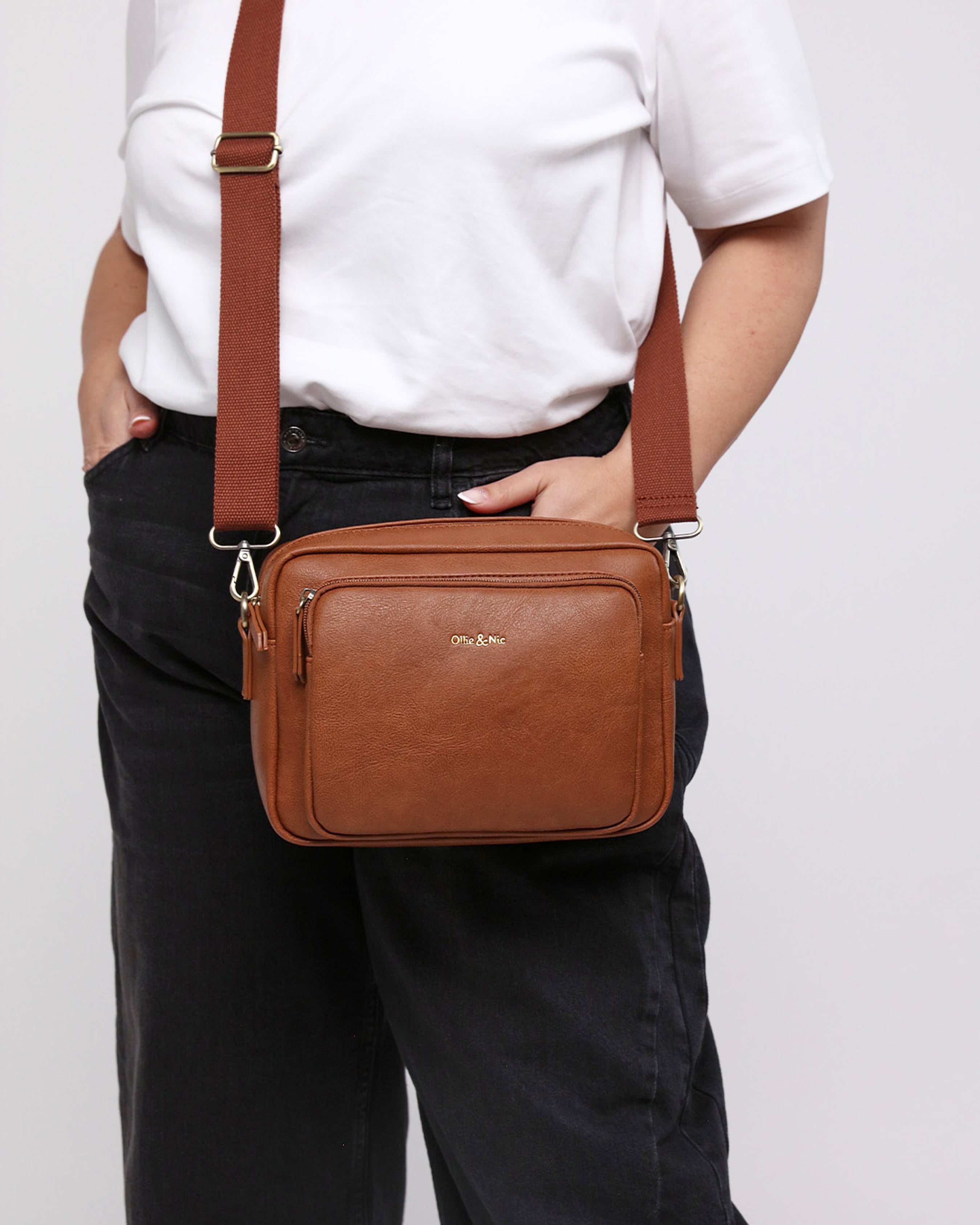 Bertie Women's Maxi Crossbody Camera Bag - Tan – Ollie & Nic