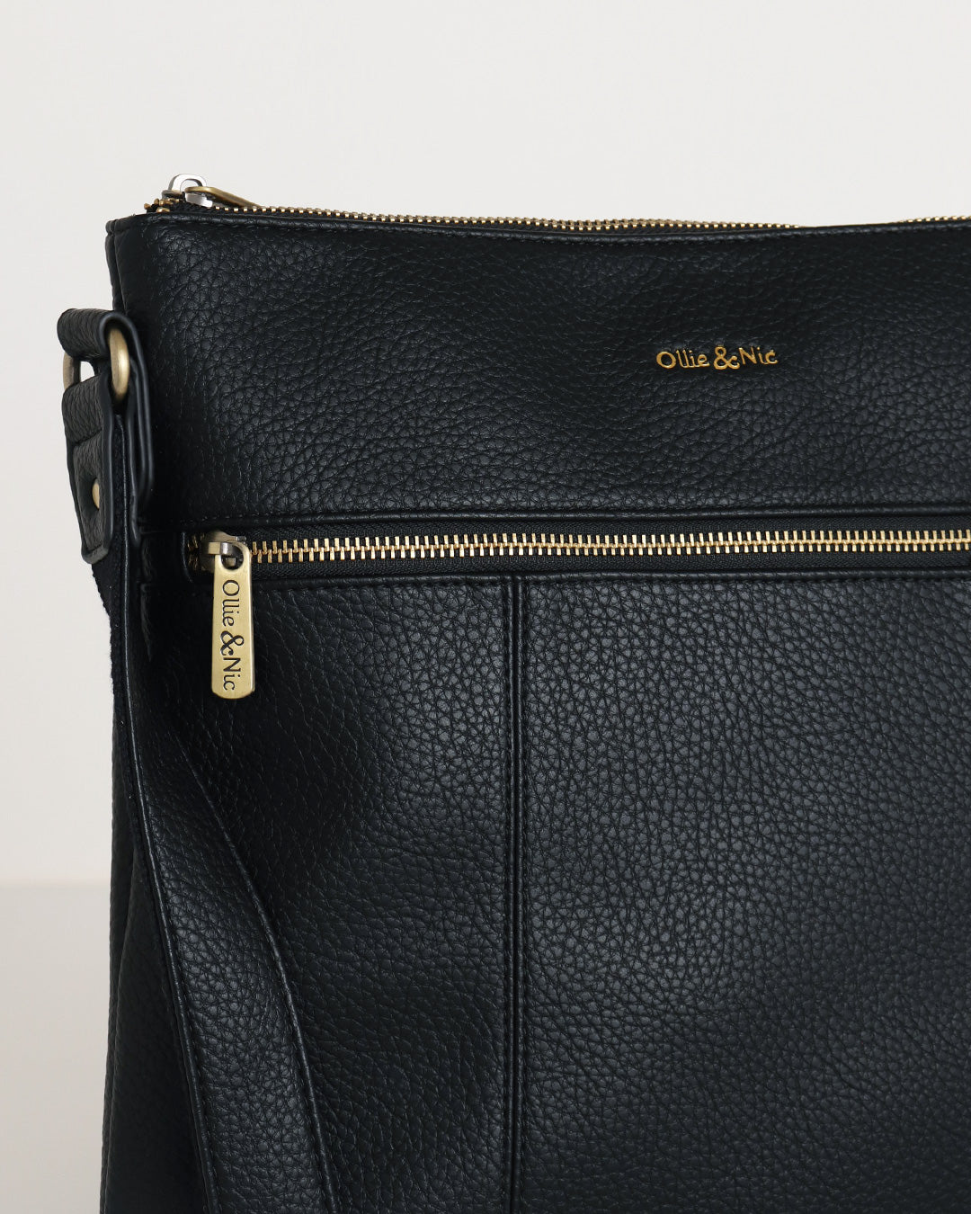 Blake Women s Large Crossbody Handbag Black Ollie Nic