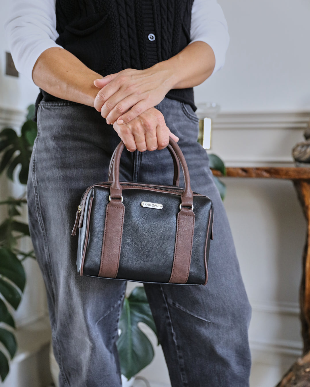 Della Boxy Bowler - Black