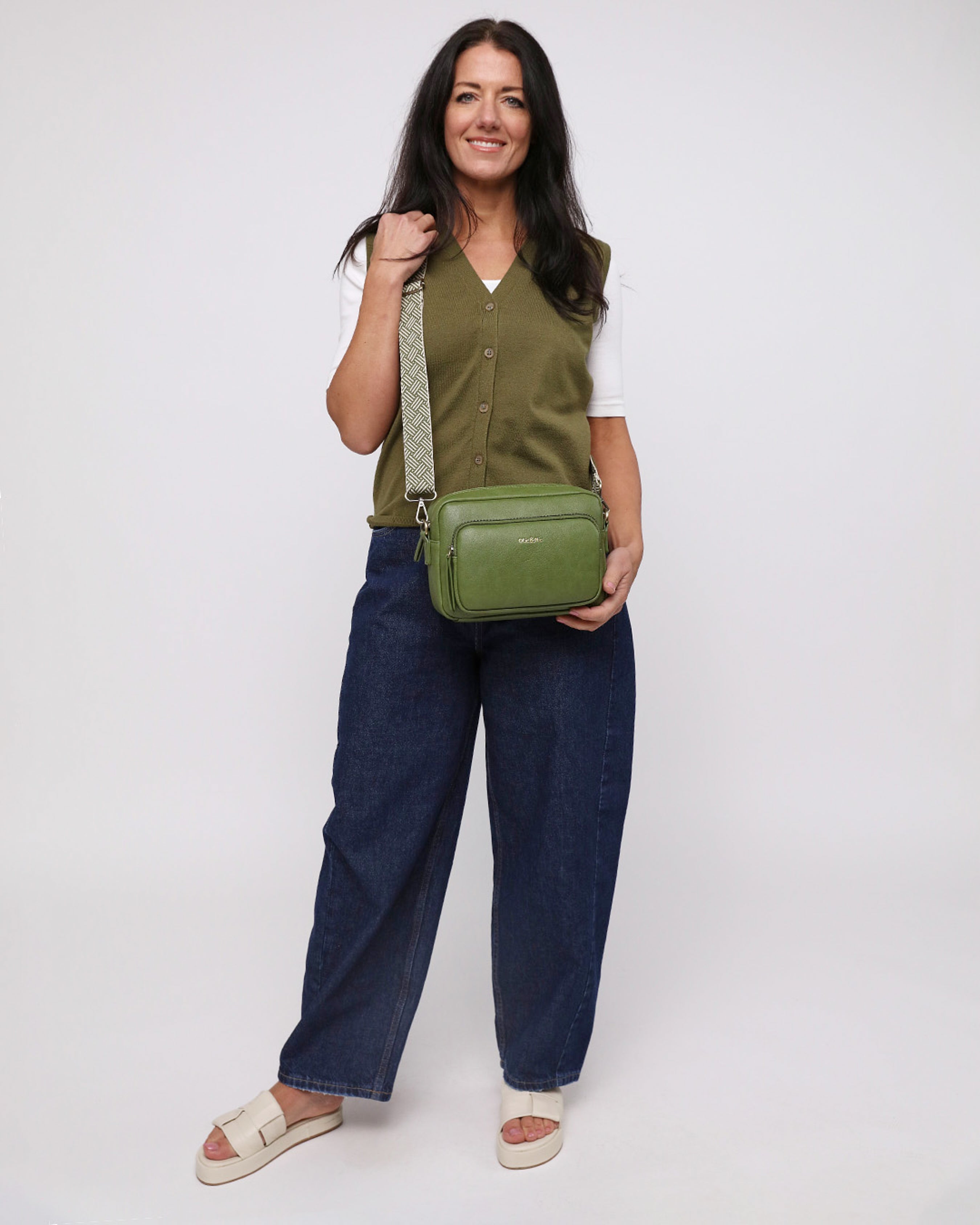 Doyle Women's Crossbody Camera Bag - Apple Green – Ollie & Nic