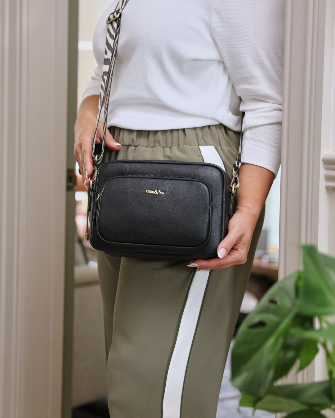 Doyle Crossbody - Black