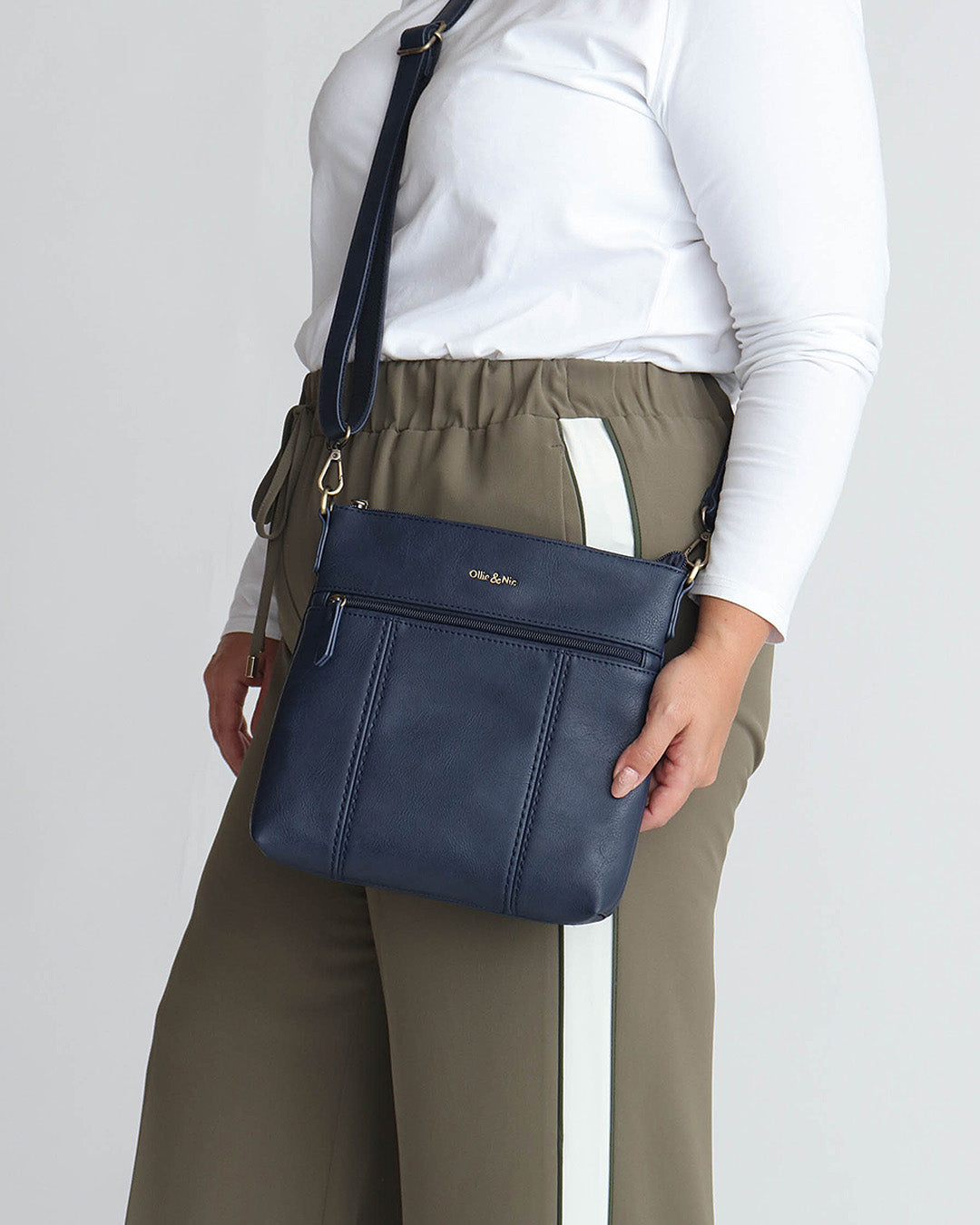 Eddie Crossbody - Navy