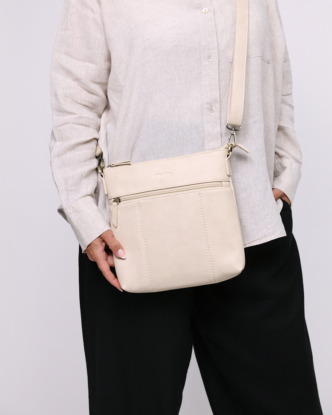 Eddie Crossbody - Pebble