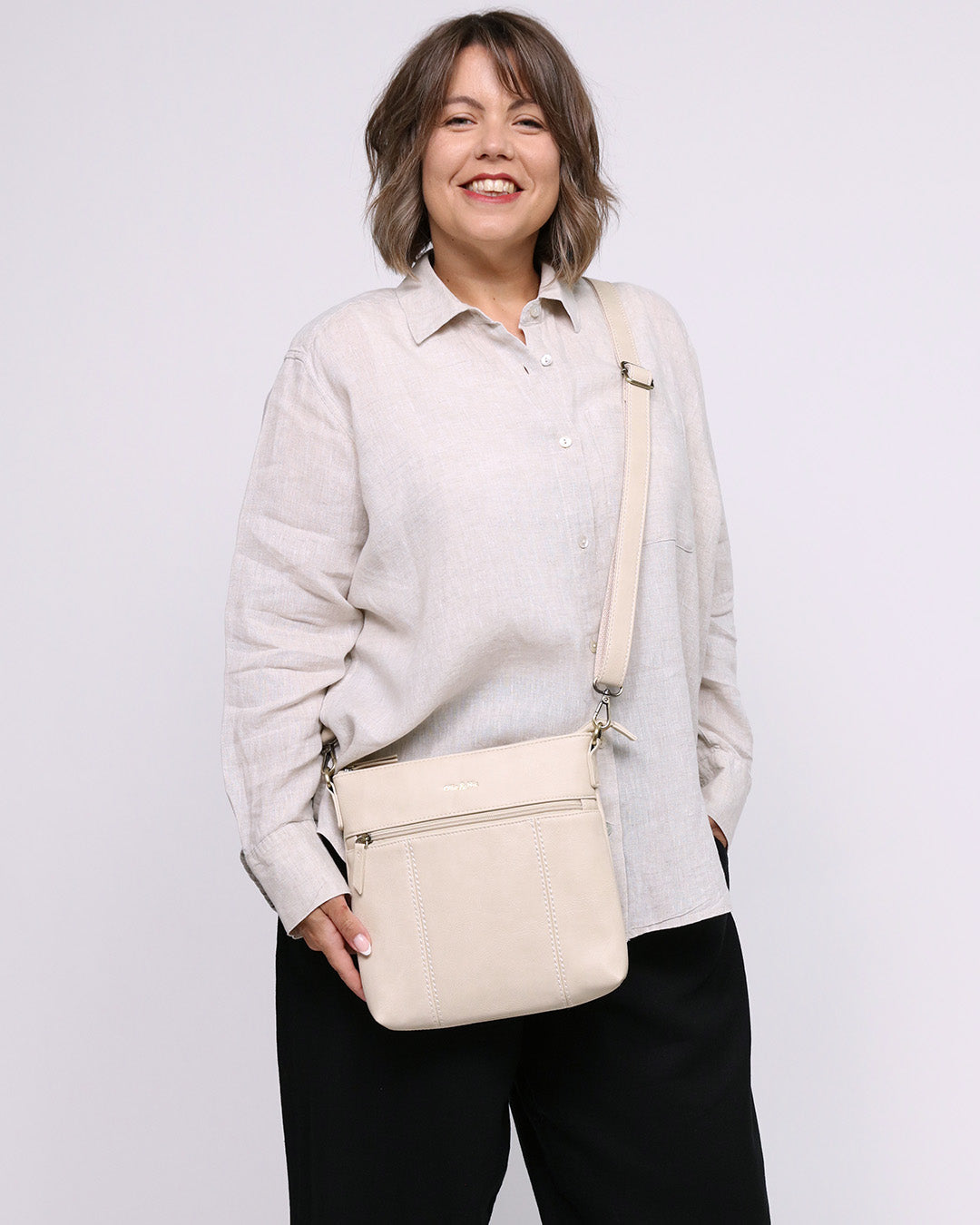 Eddie Crossbody - Pebble