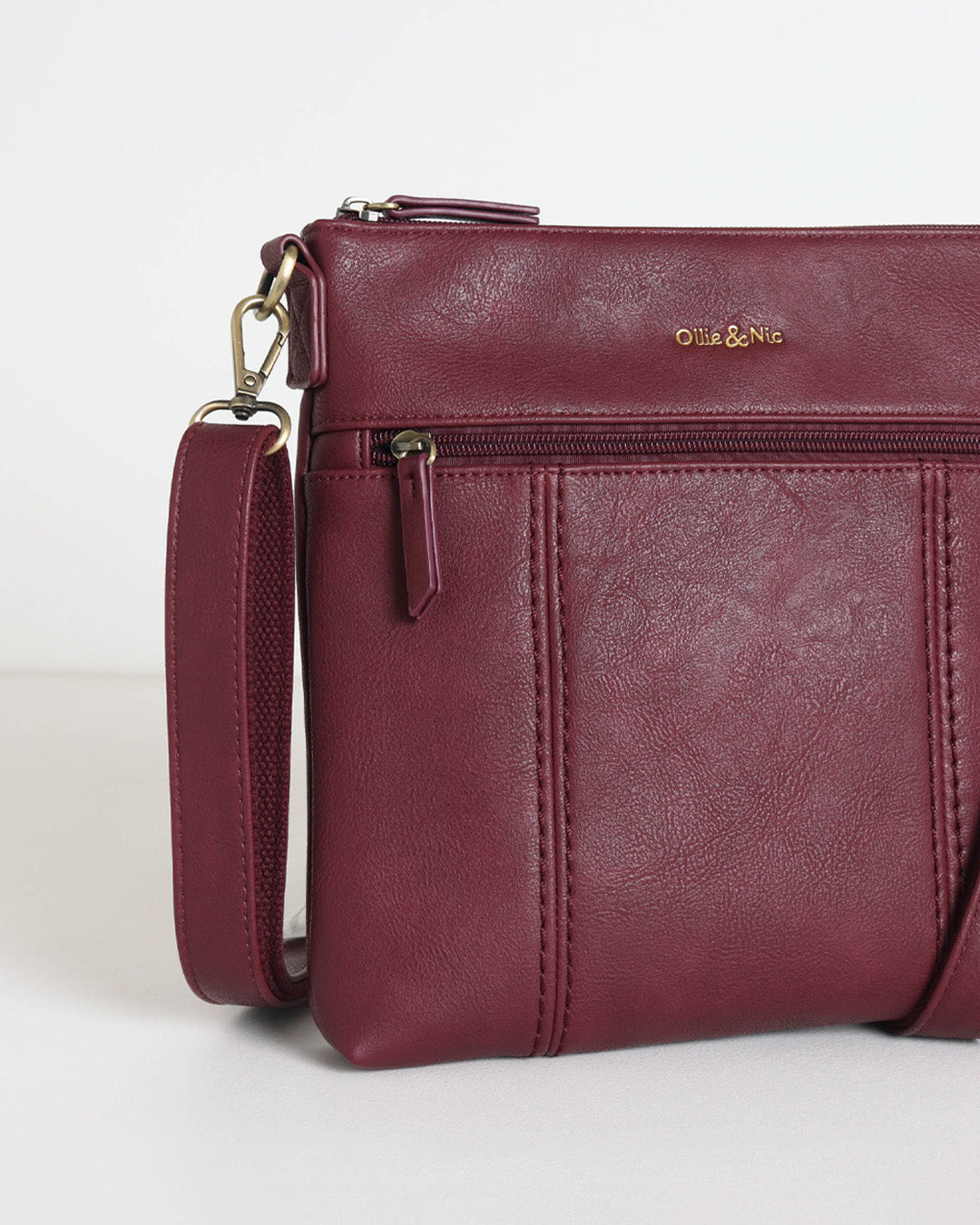 Eddie Crossbody - Plum