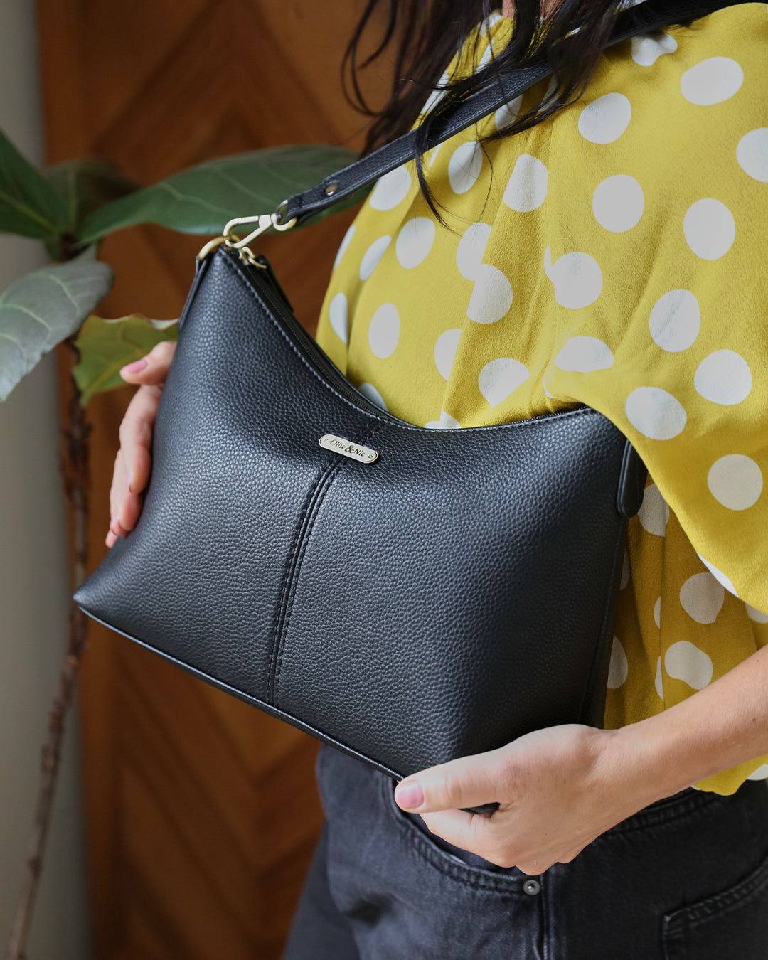 Sonya Curve Top Shoulder Bag - Black