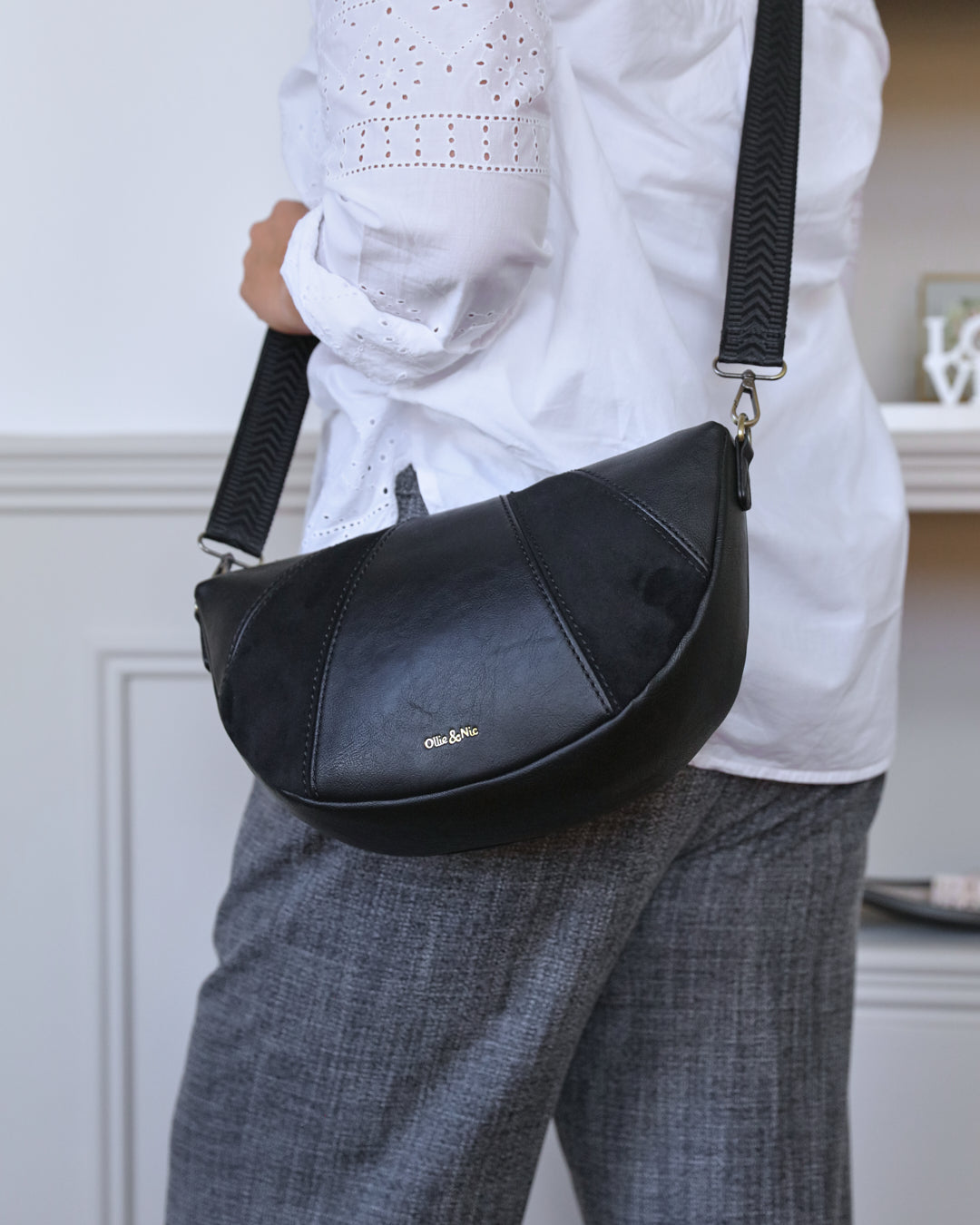 Sophia Curved Crossbody - Black