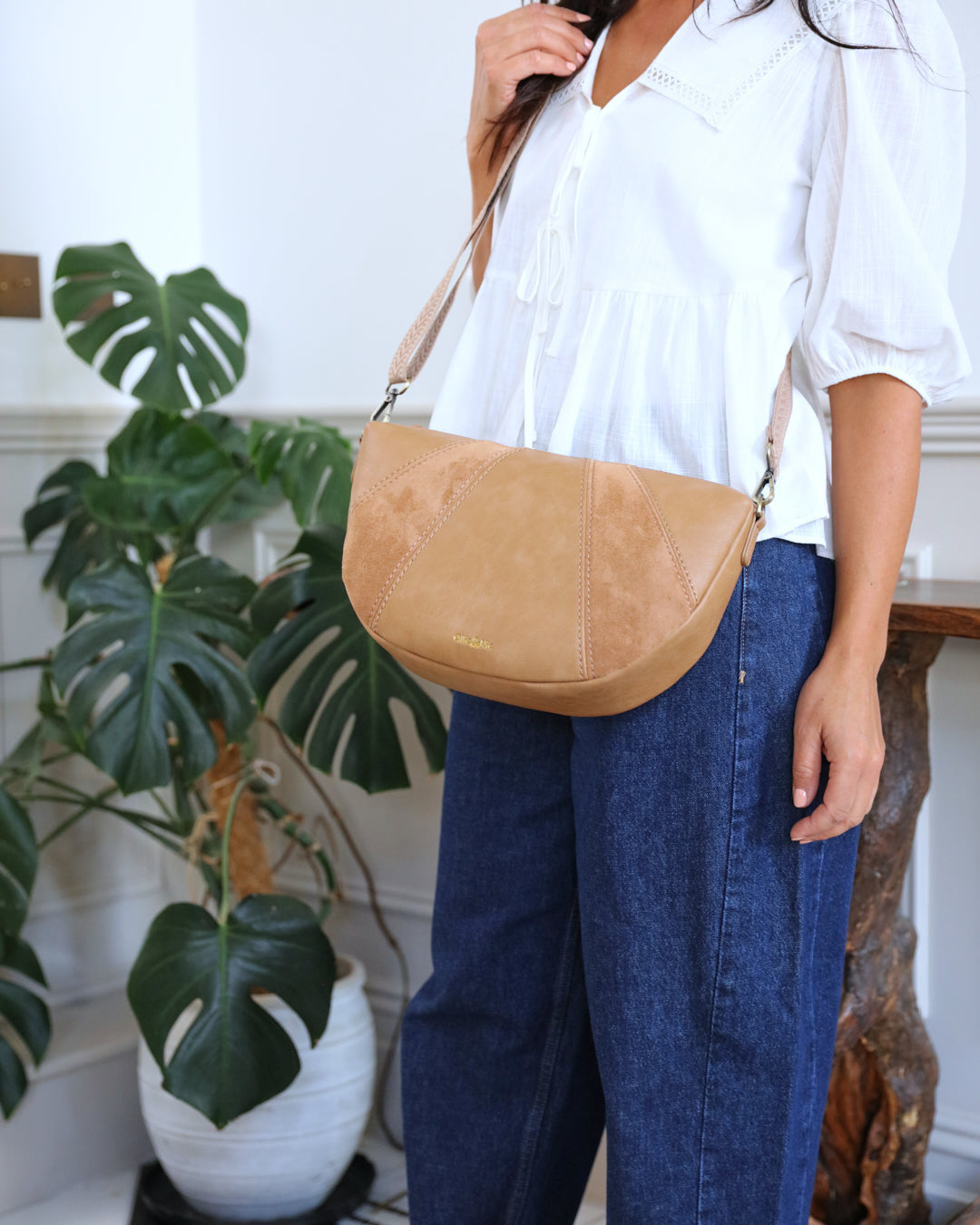 Sophia Curved Crossbody - Caramel